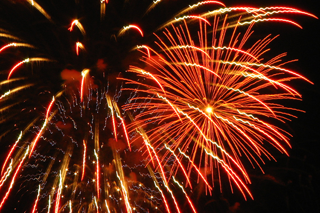 Permalink to Where to go for Christmas and New Year retreats – the top getaways New Year getaways: Fireworks © Tonamel