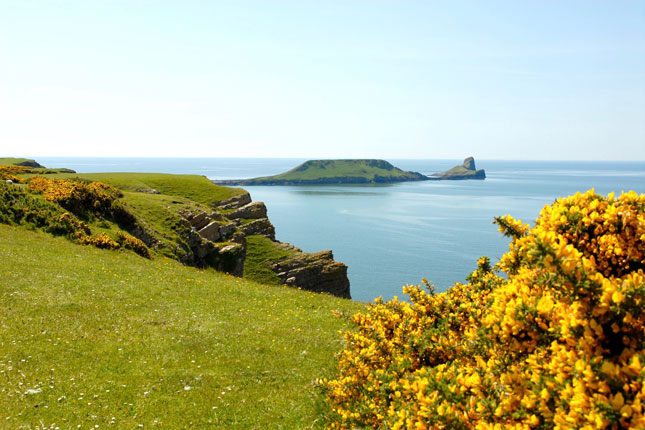 coastal view of beach and island in Wales ©USp Neals Yard Holidays